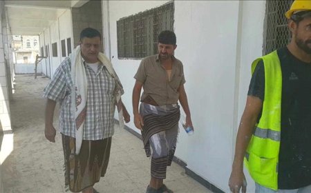 عضو مجلس الآباء " الهدار حفيظ" يطلع على سير العمل بمشروع إعادة تأهيل مدرسة ناجي بلودر