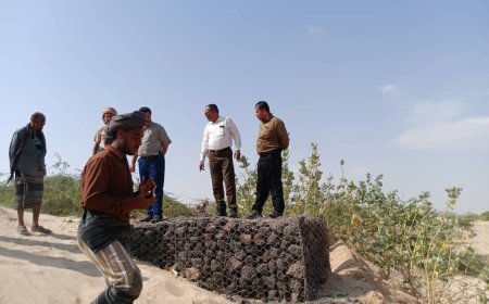 بتوجيهات ابن الوزير .. نزول فريق هندسي إلى منطقة جلعة الساحلية برضوم لإعداد دراسة عاجلة لاستكمال مشروع دفاعات حماية المنطقة ومشروع المياه فيها