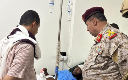 قائد محور ابين العملياتي يتفقد جرحى العمل الارهابي 