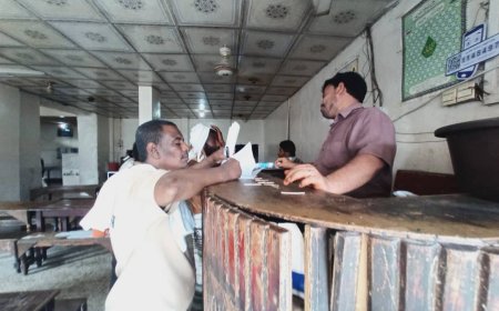مكتب أشغال زنجبار يقوم بتوزيع الإشعارات الصحية على مطاعم المدينة
