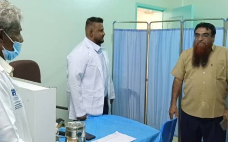 مدير عام مكتب الصحة بأبين ورئيس هيئة الرازي يدشنان المخيم الطبي الجراحي للانف والاذن والحنجرة واستئصال اللوزتين بمستشفى الرازي