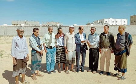 تواصلا لتعزيز البنية التحتية للتعليم تسليم موقع مشروع مدرسة للبنات في عتق