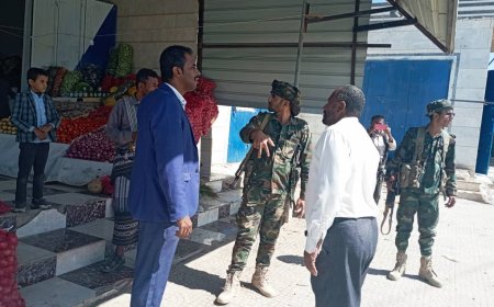 مدير عام الأشغال العامة والطرق بشبوة يوجه بإزالة البسطات والمظلات من الشوارع الرئيسية