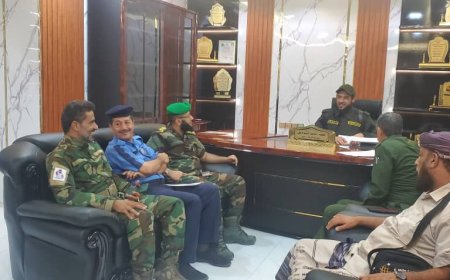 العميد ناصر الشوحطي يلتقي بالعميد حسين ثابت لبحث ترتيبات تجهيز مبنى مكتب الهجرة والجوازات في لحج