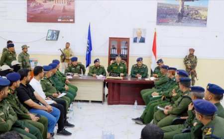 اللواء العامري يطلع على مستوى سير العمل بمصالح الهجرة والجوازات والأحوال المدنية بمأرب