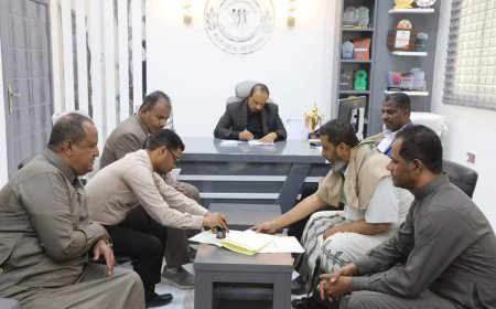محافظ حضرموت يسلم نادي سيئون الرياضي منشآته التعويضية المتمثلة في ملعب الشهيد جواس وملحقاته