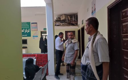 مدير عام سرار يافع يطلع على أوضاع المركز الصحي