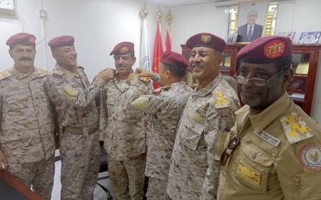 بتوجيهات وزير الدفاع.. اللواء أحمد البصر يسلم العميد الركن الحارثي مهام عمله نائبا للمفتش العام للقوات المسلحة وترقيته إلى رتبة لواء