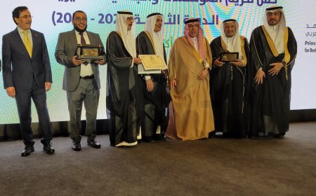 تكريم مؤسستي يماني والطبية الميدانية ضمن 30 مؤسسة بجائزة الأمير محمد بن فهد للأداء الخيري 