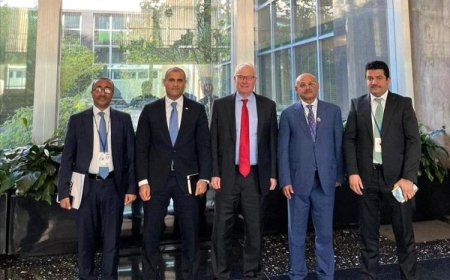 محافظ البنك المركزي يلتقي المبعوث الأمريكي الى اليمن