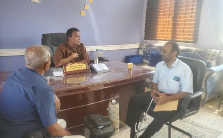 شاكر بارحمة شاب (كفيف) أنهى دراسة محو الأمية في عدن ودراسة القانون ويستعد للدراسات العليا 