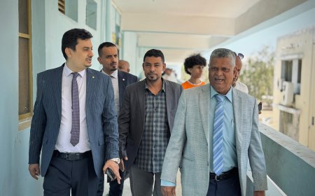 تسليم منظومة طاقة شمسية متكاملة لكلية الإعلام بجامعة عدن بتمويل مشترك