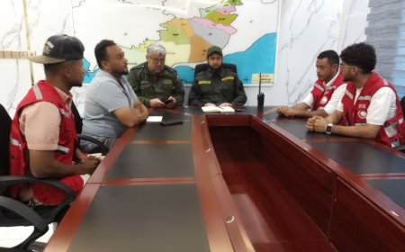 مدير أمن لحج يلتقي برئيس الهلال الأحمر اليمني ويشيد بدور المنظمة في خدمة أبناء المحافظة