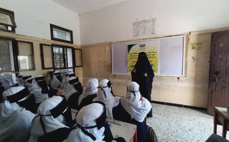 اللجنة الوطنية للمراة تنفذ محاضرة توعوية حول الأبتزاز الالكتروني بمجمع بلقيس للبنات بزنجبار.