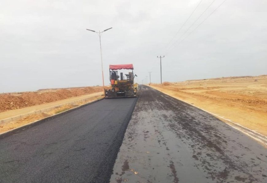 بدء سفلتة شارع الثلاثين في المهرة