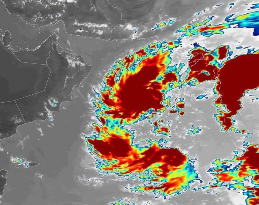 منخفض جوي في بحر العرب سيضرب سواحل عمان غدًا وتوقعات بتأثر السواحل الشرقية لليمن