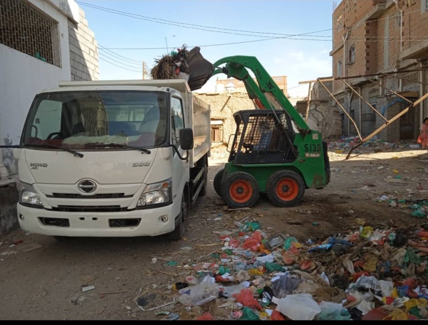 صندوق النظافة فرع زنجبار يرفع 25 طن من المخلفات الخفيفة والصلبة من حارات المدينة وضواحيها