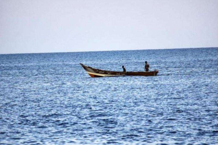 خفر السواحل تعلن فقدان قارب صيد بسواحل سقطرى على متنه صيادان  