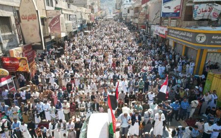 تعز.. عشرات الآلاف يتظاهرون تنديدًا بجرائم الإبادة والتهجير الممنهج في غزة