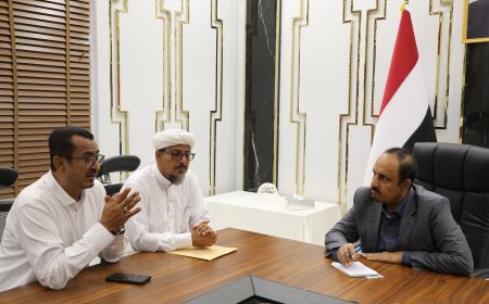 محافظ حضرموت يناقش التحضيرات لتدشين لوحة إشهار مشروع تجهيز كلية المجتمع بمدينة الشحر وتزويدها بأحدث الأنظمة التعليمية والتدريبية