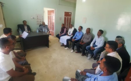 مدير عام مقبنة يبحث سبل تحسين الخدمات الصحية في اجتماع موسع