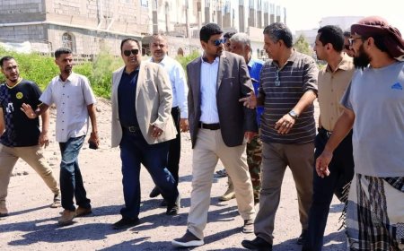 المدير التنفيذي ومدير فرع شركة النفط بعدن يتفقدان موقع مخازن إدارة المستودعات بخورمكسر