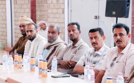 مدير عام مديرية وادي العين وحورة الأستاذ سالم بن عابدين باوزير يتفقد أنشطة مشروع “الوصول إلى التعليم في الريف”