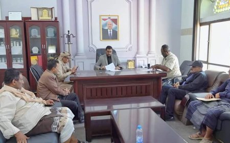 الوكيل لمروق يصادق على عقد بناء مدرسة العين بمديرية رضوم. 