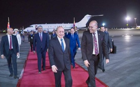 الرئيس العليمي يصل مصر رفقة وفد حكومي للمشاركة في المنتدى الحضري العالمي