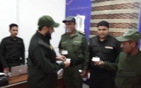 مدير أمن لحج العميد ناصر الشوحطي يدشن توزيع البطائق الذكية لمنتسبي الأمن العام بالمحافظة
