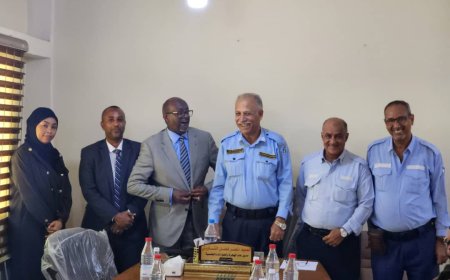 القائم بأعمال السفارة الصومالية بعدن يشيد بالتسهيلات المقدمة للجالية الصومالية من مصلحة الهجرة والجوازات اليمنية