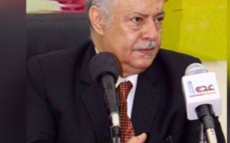 مستشار رئيس مجلس القيادة الرئاسي يعزي في وفاة الفقيد فهمي عبدالله عراسي