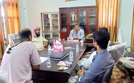 الأمين العام لجامعة المهرة يترأس اجتماعاً لإدارة مركز الدراسات والبحوث وأبحاث البيئة