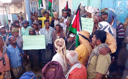 أحور تشهد مظاهرة حاشدة تندد بتدهور الأوضاع المعيشية وتضامناً مع غزة