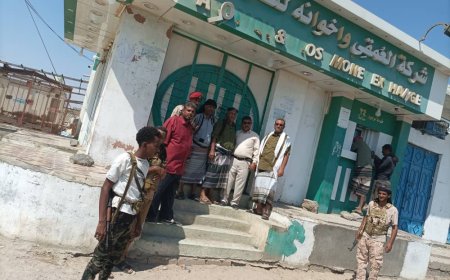 فريق من مركزي أبين يقوم بنزول ميداني الى محالات  الصرافة في أحور