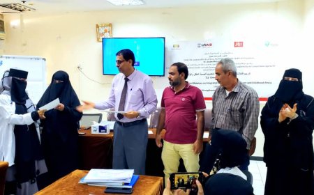 مدير عام مكتب الصحة العامة والسكان بلحج يختتم دورة تدريب قابلات المجتمع على الرعاية التكاملية لصحة الطفل والوليد