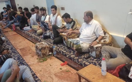 جمعية المفلحي تعقد اجتماعا موسعا مع طلاب السكن الجامعي في المنصورة بالعاصمة عدن