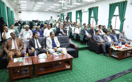 رئيس جامعة المهرة وأمين عام المحافظة يدشنون أسبوع الجودة الأول بالجامعة