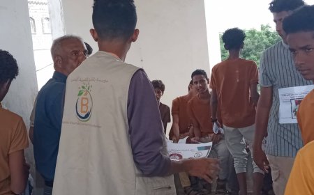 فريق التوعية بمؤسسة باقادر يواصل حملة التوعية من مخاطر المخدرات في المدارس بأبين 