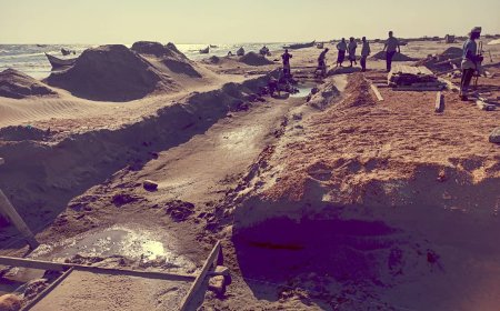 فريق حكومي يتفقد العمل في مشروع الإنزال السمكي بمنطقة عرقة رضوم شبوة