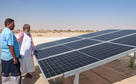 مدير عام زمخ ومنوخ يطلق مشروع تزويد مدارس التعليم الأساسي والمركز الصحي بالطاقة الشمسية