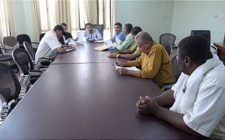 محافظ ابين يلتقي مديري الزراعة والنظافة ويشدد على الاهتمام وتحسين الأداء