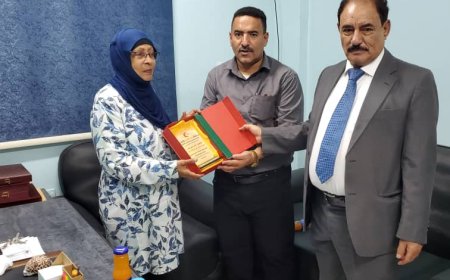 محافظ الضالع يُكرم مديرة المركز الوطني لنقل الدم وابحاثه بدرع الإنسانية