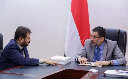 بن مبارك يتسلم من "الجهاز المركزي" تقارير مراجعة حسابات مصافي عدن وشركة الغاز بمأرب ومؤسسات أخرى