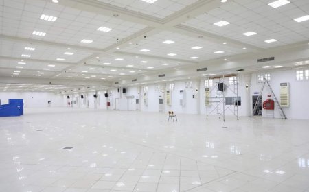 المحافظ بن ماضي يطلع على جاهزية القاعة الكبرى بجامعة حضرموت لاحتضان معرض حضرموت الدولي للكتاب