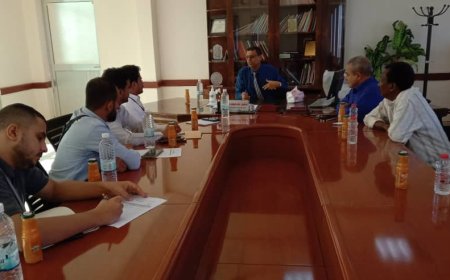 مدير عام مكتب الصحة بلحج يناقش مع مؤسسة نهد عملية الترتيب لإقامة مخيم جراحي بالمحافظة