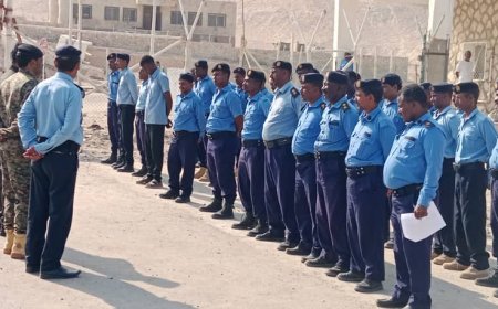 مدير عام شرطة محافظة سقطرى يطلع على جاهزية خفر السواحل وأمن ميناء حوله ويشدد على تنفيذ المهام الموكلة إليهم