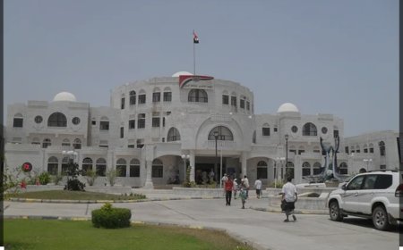 نجاة شيخ قبلي من محاولة اغتيال نفذهما مسلحان على متن دراجة نارية بأبين.