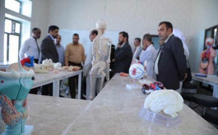 رئيس جامعة المهرة يفتتح مختبرات طب وجراحة الفم والأسنان بكلية العلوم التطبيقية والصحية