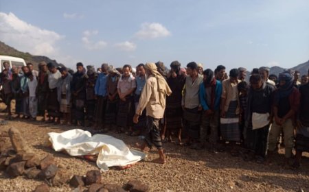 لحج.. بحضور القائد فاروق الأزرقي.. المئات يشيعون جثمان الشهيد عبدالملك محفوظ الحوشبي أحد أبطال اللواء الأول دفاع ساحلي  بالمسيمير